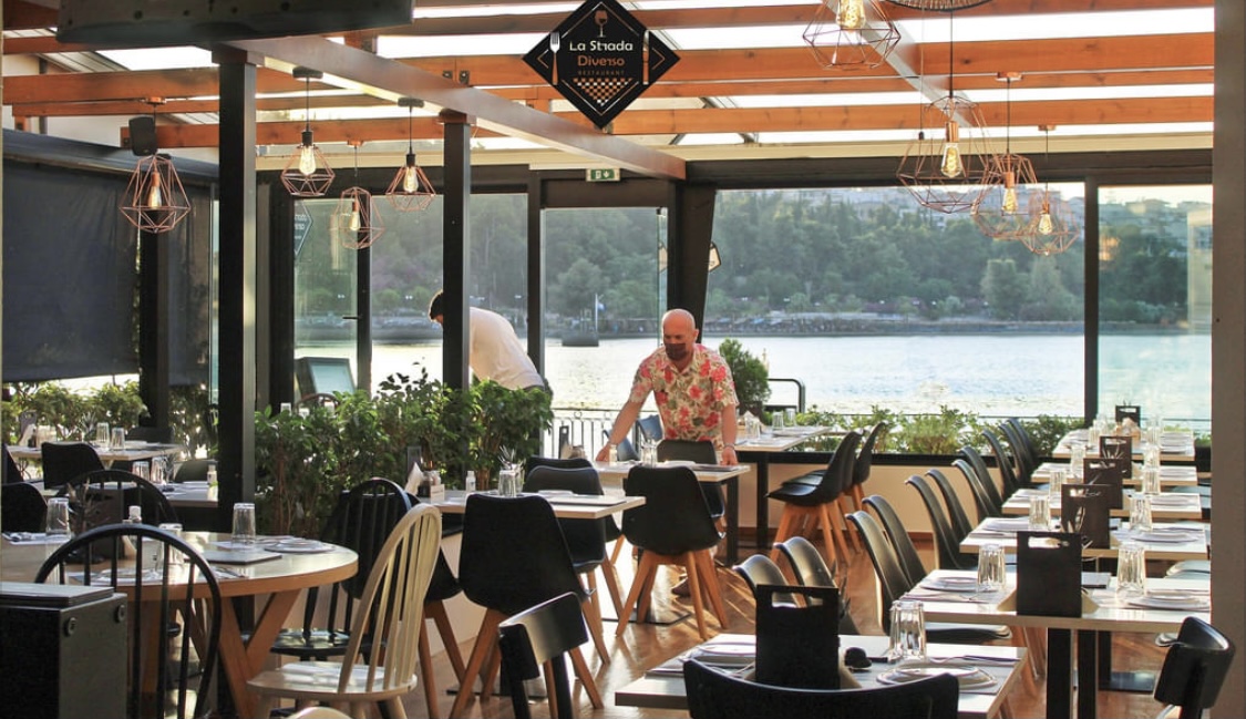 Υποχρεωτικός εμβολιασμός και στην εστίαση: Όλα ανοιχτά από τον Γεραπετρίτη