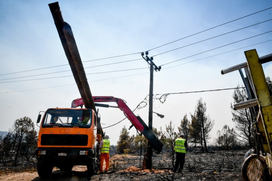 Φωτιά: Χωρίς ρεύμα 17.000 νοικοκυριά σε Αττική και Βόρεια Εύβοια