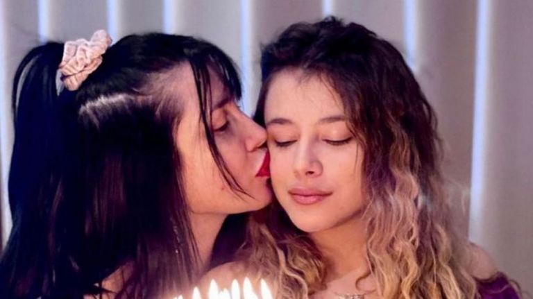 Βάσεις 2021: «Σάρωσε» στις Πανελλήνιες η κόρη της τραγουδίστριας Πάολα