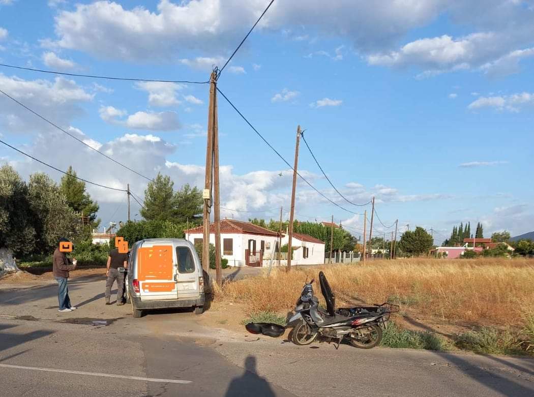 Εύβοια: Τροχαίο στο κέντρο των Ψαχνών [εικόνα]