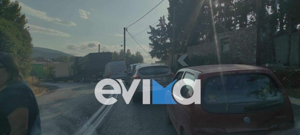 Ν. Εύβοια: Ντελαπάρισε νταλίκα στις στροφές του Πελαργού μετά την Αμάρυνθο [εικόνες]