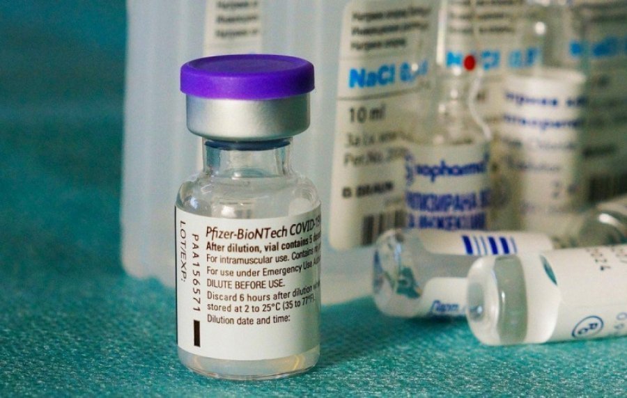 Τρίτη δόση και… τέλος: Τι αποκάλυψε ο Θεμιστοκλέους για το εμβόλιο