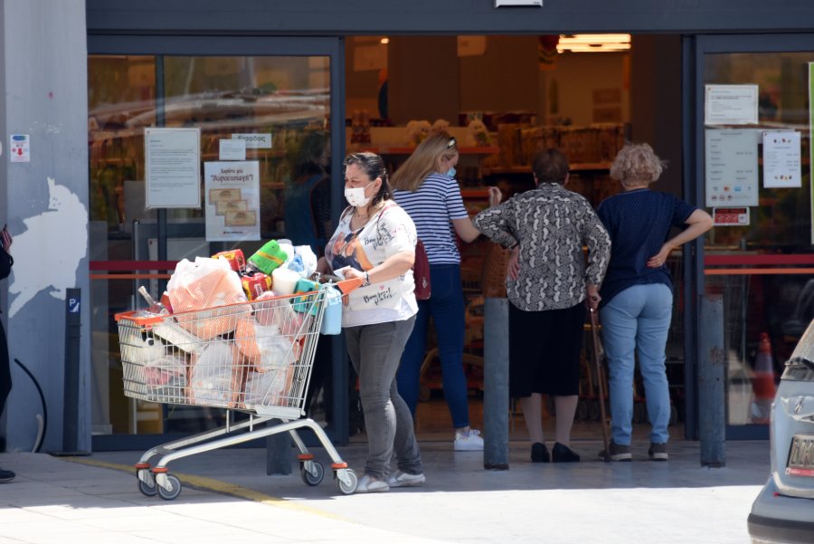 Νέα μέτρα κατά της ακρίβειας: Έρχεται η προπληρωμένη κάρτα για τα ψώνια σε σούπερ μάρκετ