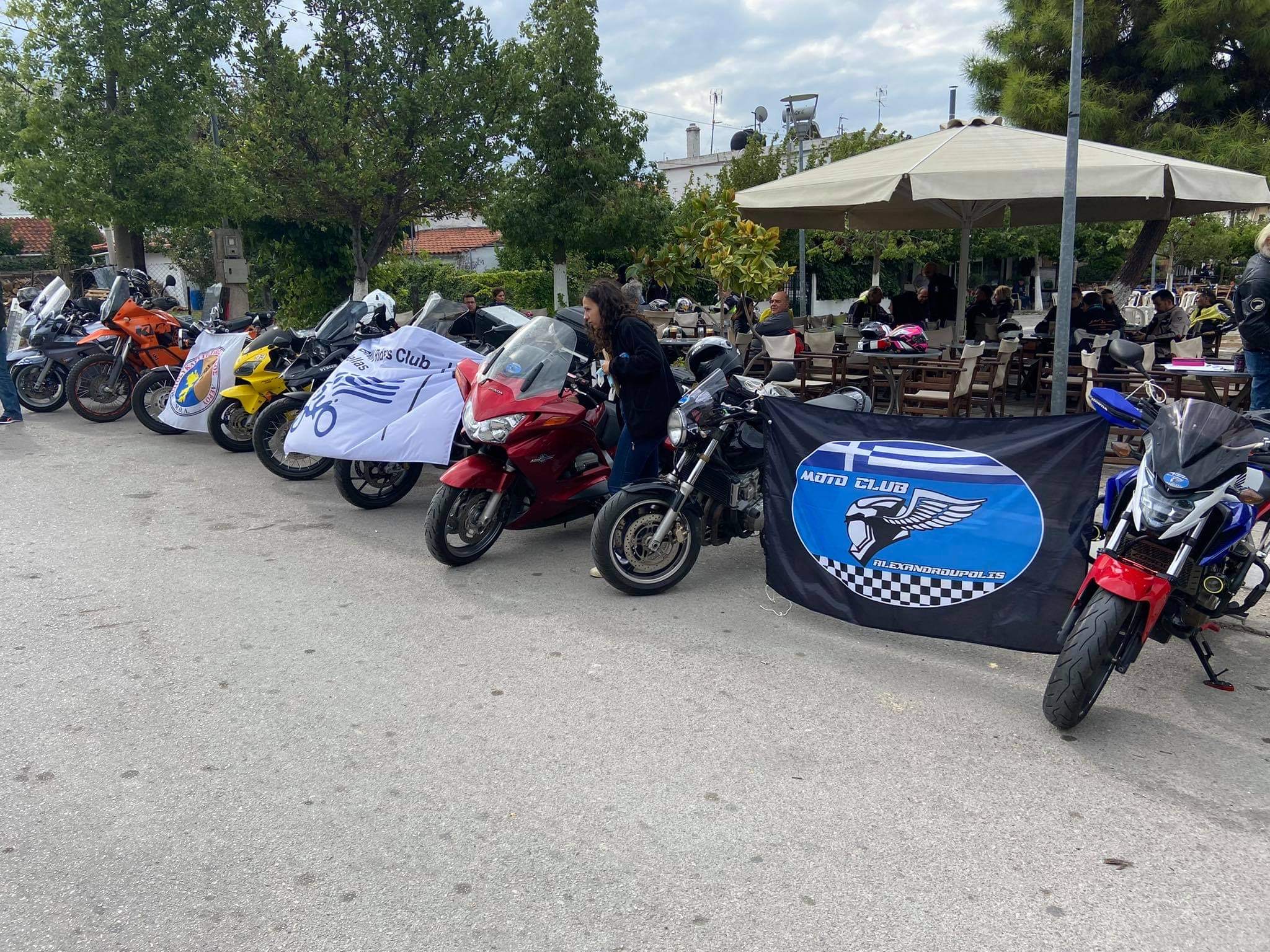 Οι μοτοσικλετιστές ξαναζωντάνεψαν την τοπική αγορά στις Ροβιές