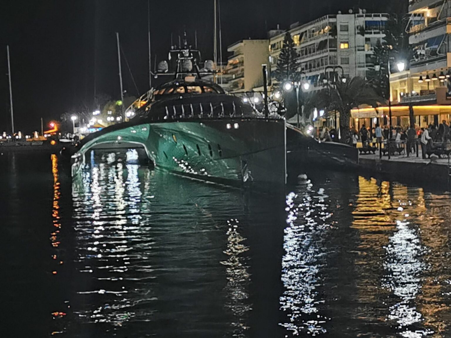Χαλκίδα: Σε ποιον ανήκει το διαστημικό γιοτ που πέρασε τον Πορθμό του Ευρίπου [βίντεο]