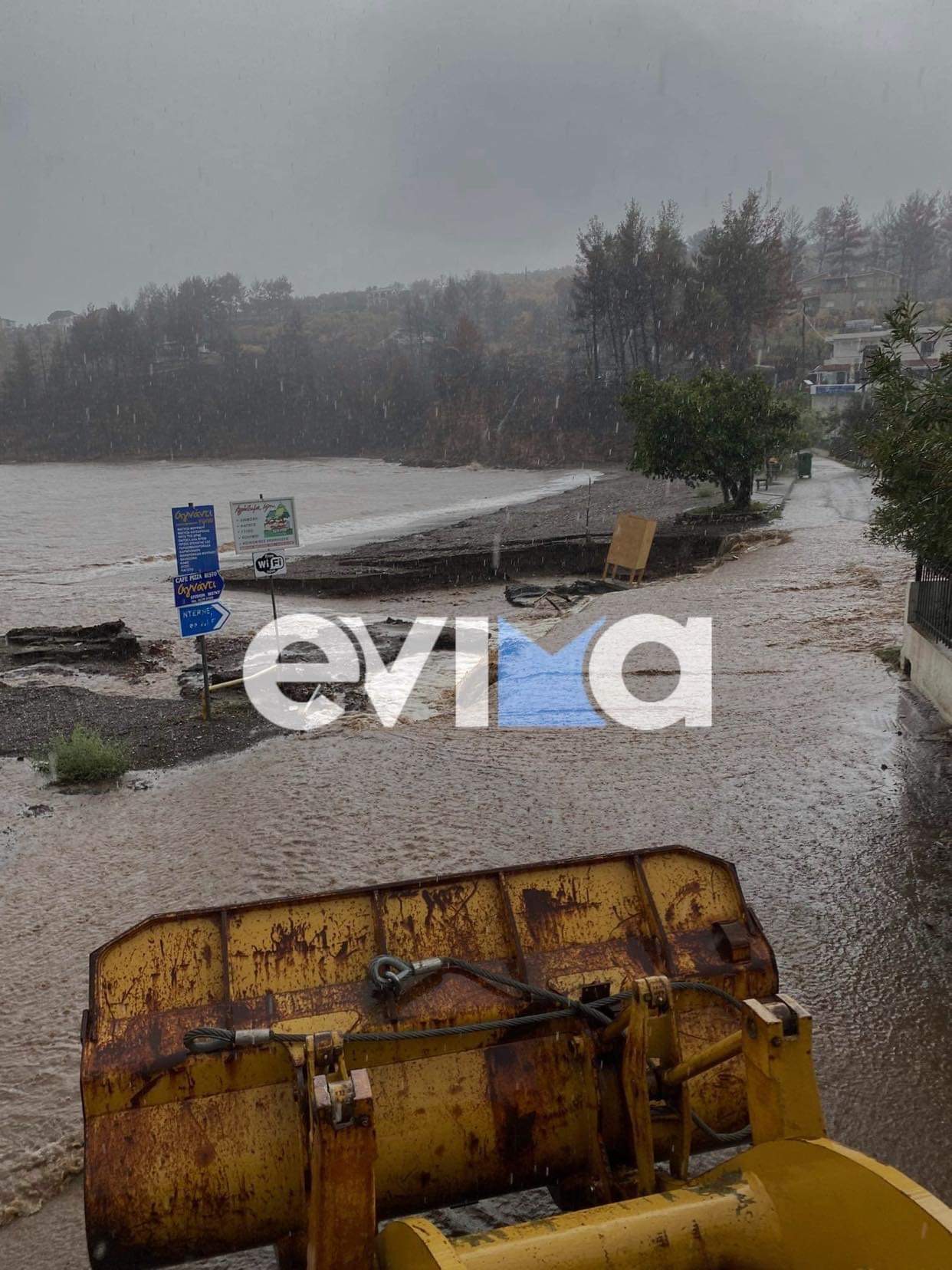 Τσαπουρνιώτης στο evima.gr: Η κακοκαιρία εξαφάνισε την παραλία των Λουτρών – Ορατός ο κίνδυνος πλημμύρας στην Αγία Άννα