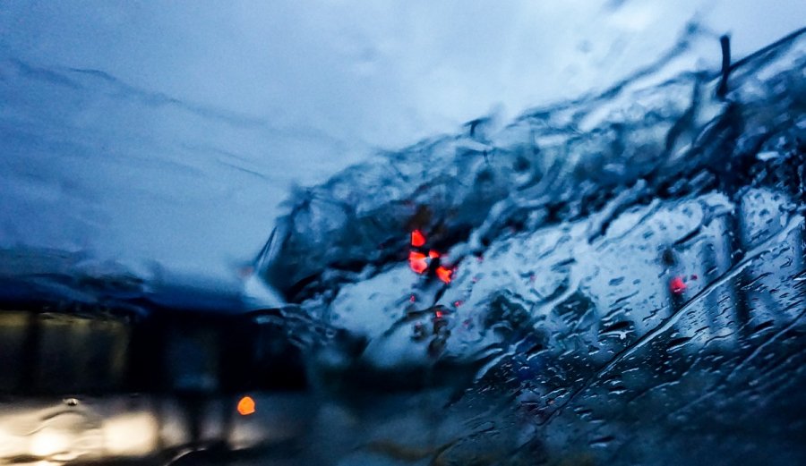 Κακοκαιρία «Μπάλλος»: Σαρώνουν τη χώρα βροχές και πλημμύρες– Προσοχή τις επόμενες ώρες στην Εύβοια