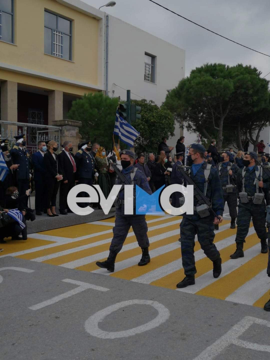 Σκύρος: Με λαμπρότητα η παρέλαση για την 28η Οκτωβρίου παρουσία του Δήμαρχου (pics)