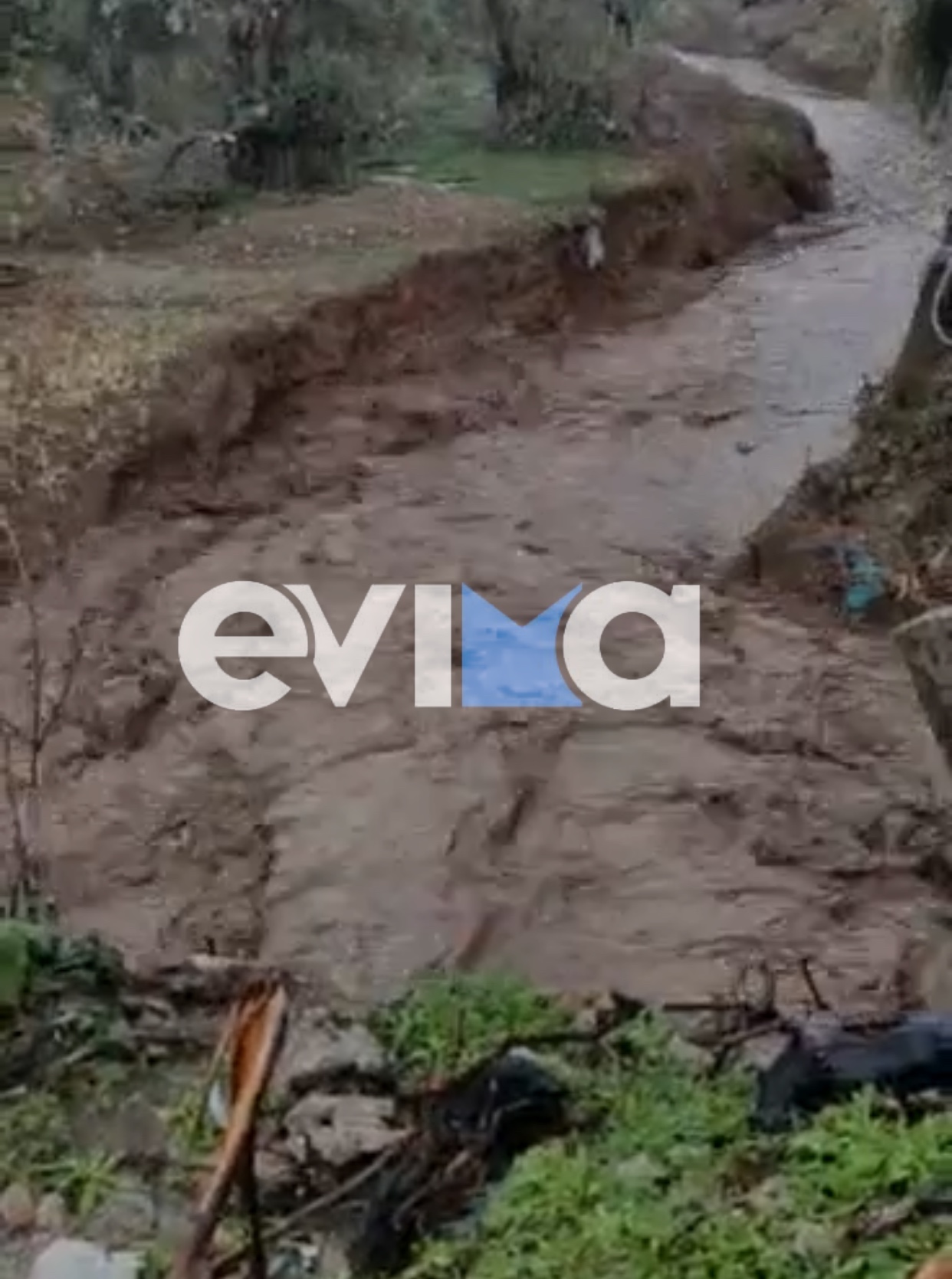 Κακοκαιρία «Μπάλλος»: Φούσκωσαν τα ρέματα μέσα σε δέκα λεπτά βροχής στην Εύβοια