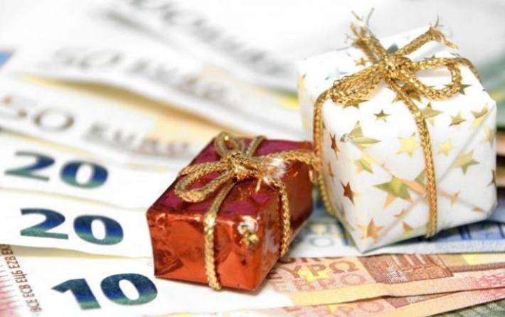 Δώρο Χριστουγέννων 2021: Πότε θα μπει φέτος – Δείτε πόσα χρήματα θα πάρετε