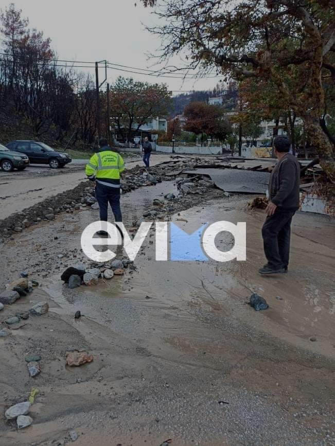 Κελαϊδίτης στο evima.gr: Εκατοντάδες τα πλημμυρισμένα σπίτια, κόπηκαν δρόμοι – Διακοπή κυκλοφορίας από Ελληνικά προς Αγ. Άννα