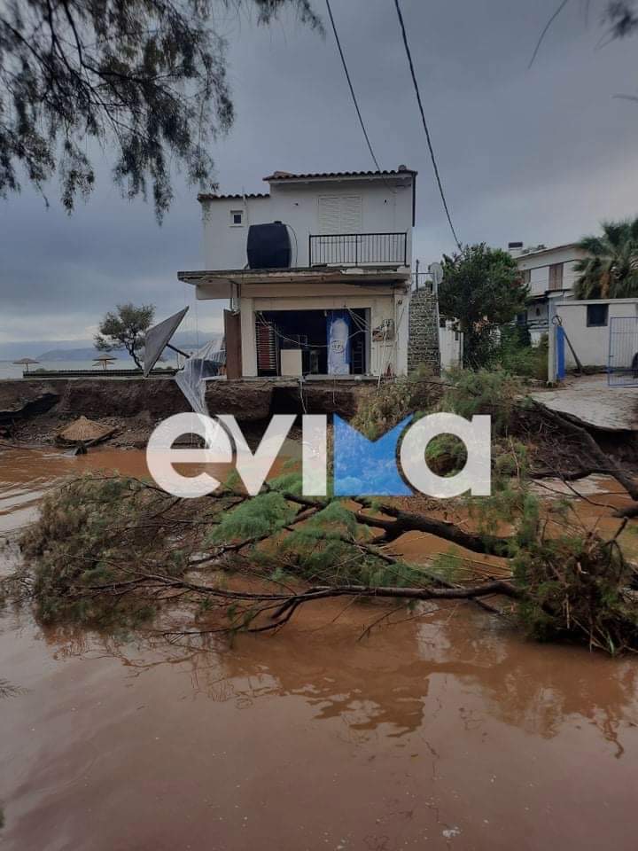 Ρεπορτάζ evima.gr: Μεγάλες καταστροφές στα Μεσοχώρια – Πλημμύρισαν σπίτια & δρόμοι (pics)