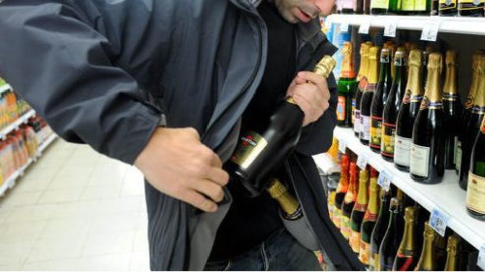 Χαλκίδα: Έκλεβε ποτά από καταστήματα στο κέντρο της πόλης αξίας 2.500 ευρώ