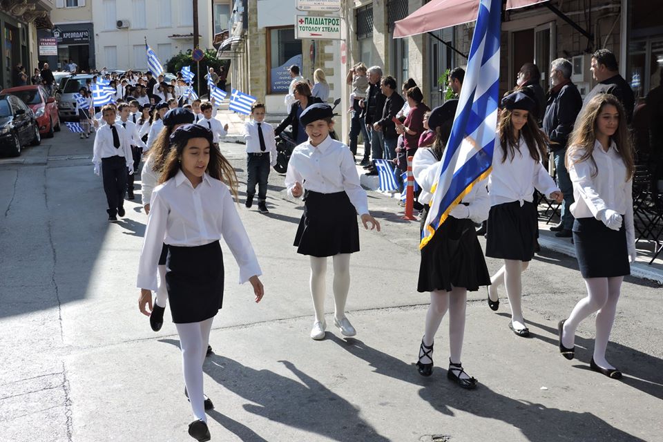 Κορονοϊός – Καπραβέλος: Παρέλαση χωρίς παρουσία κόσμου – «Ματώνουν» οι ΜΕΘ