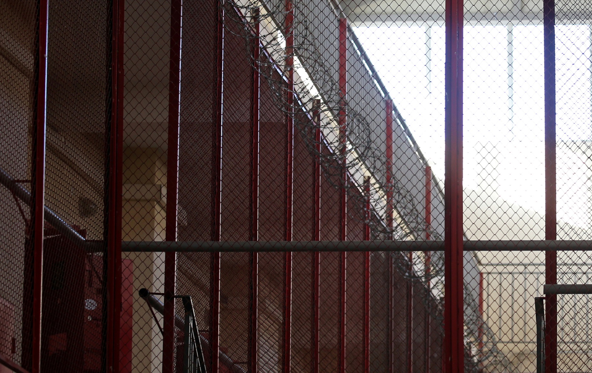 Κρατούμενος σε κατ’ οίκον περιορισμό ζήτησε να επιστρέψει στη φυλακή επειδή δεν άντεχε την… γυναίκα του