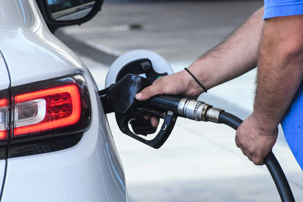 Κλιματικός νόμος: Θα απαγορεύονται οι πωλήσεις ΙΧ βενζίνης από το 2030; – Όλες οι αλλαγές