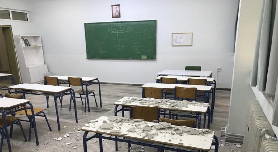 Παρ’ ολίγον τραγωδία σε σχολείο, «έπεσαν» σοβάδες εν ώρα διαλείμματος
