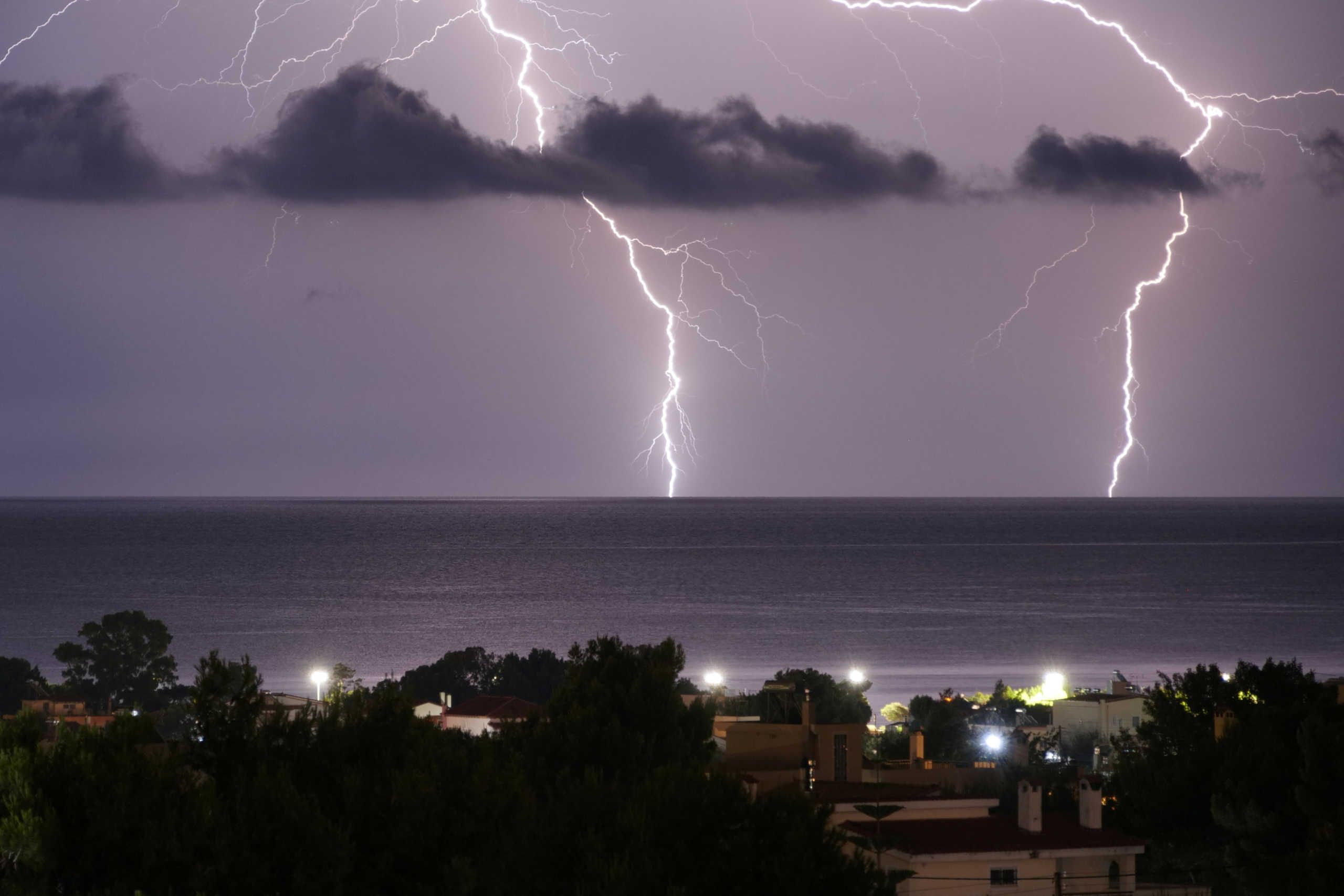 Εύβοια – Εκτακτο δελτίο επιδείνωσης καιρού: Αλλάζει το σκηνικό, καταιγίδες και χαλάζι τις επόμενες ώρες