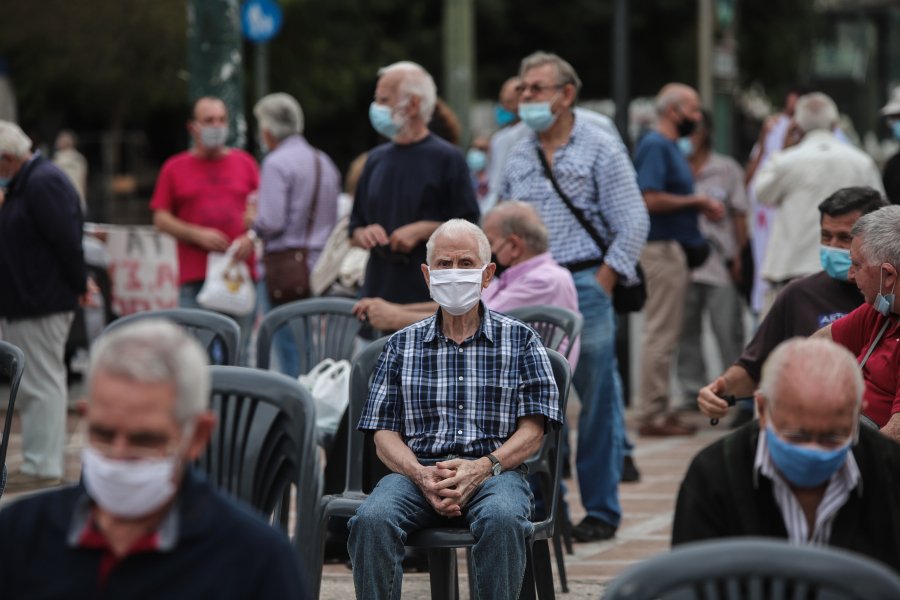 Καλά Χριστούγεννα για χιλιάδες συνταξιούχους, νωρίτερα οι συντάξεις Ιανουαρίου