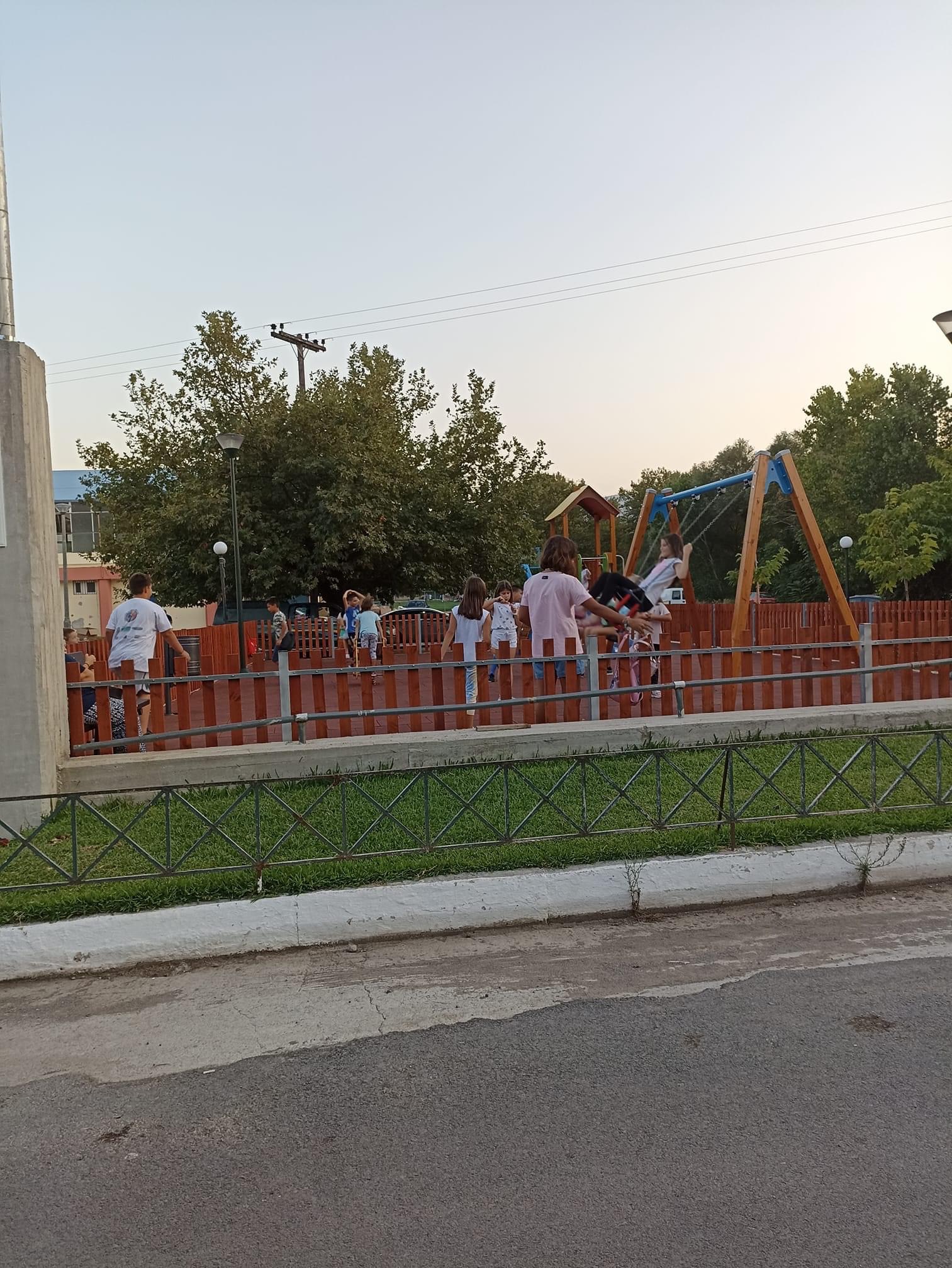 Τσαπουρνιώτης: Κατασκευάζει άλλες έξι παιδικές χαρές στο Δήμο Μαντουδίου Λίμνης Αγίας Άννας