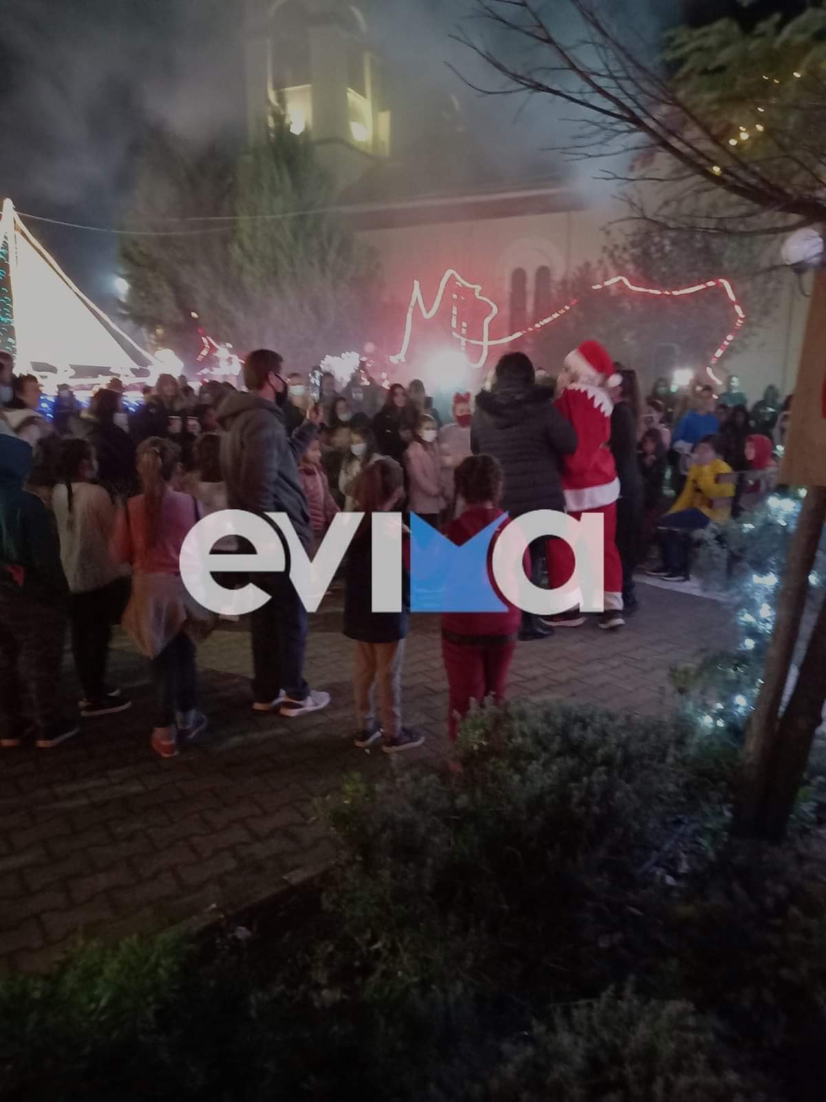 Ξεκίνησαν οι στολισμοί για τα Χριστούγεννα από την Καστέλλα του Δήμου Διρφύων Μεσσαπίων (pics&video)