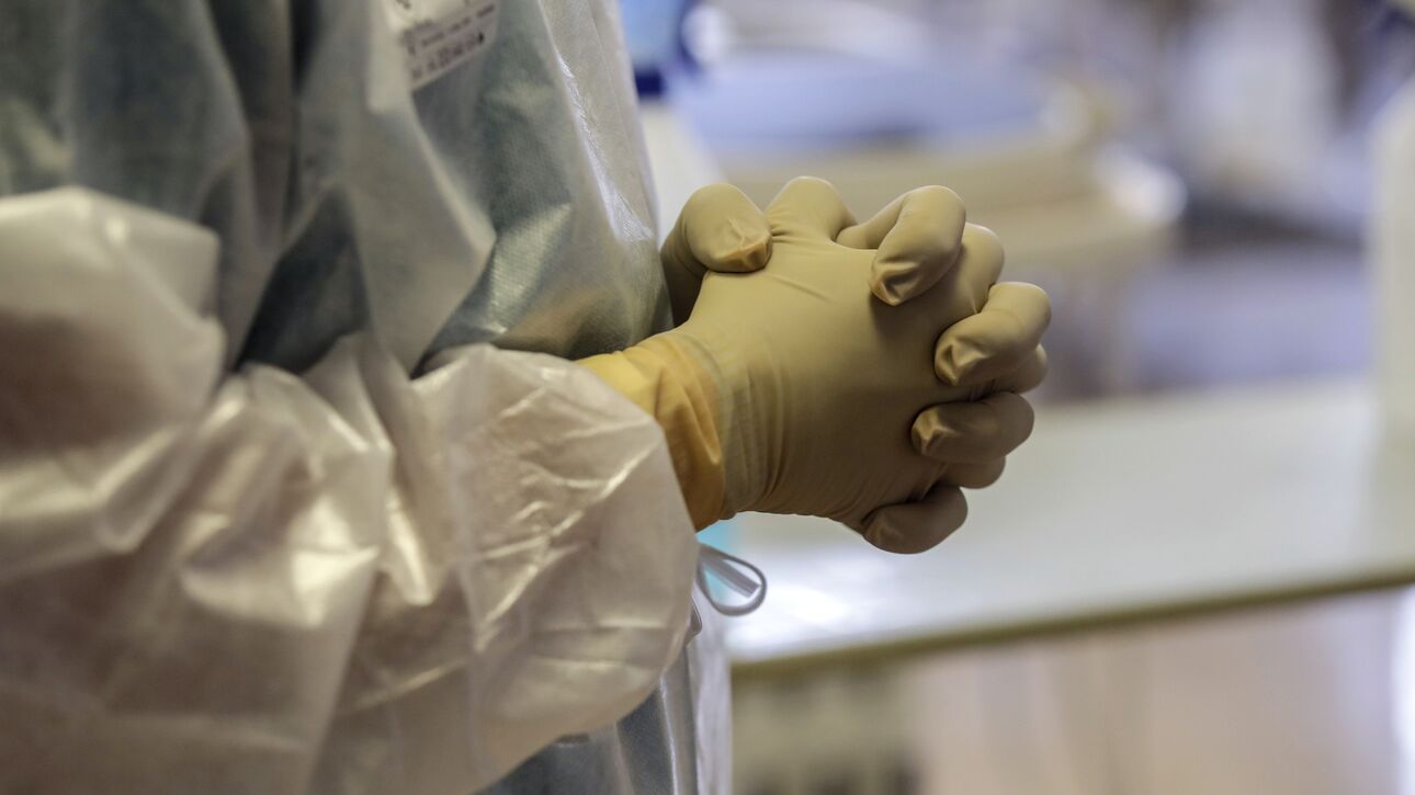 ΣΟΚ: 22χρονος νεκρός από κορονοϊό – Μη εμβολιασμένος και με υποκείμενο νόσημα