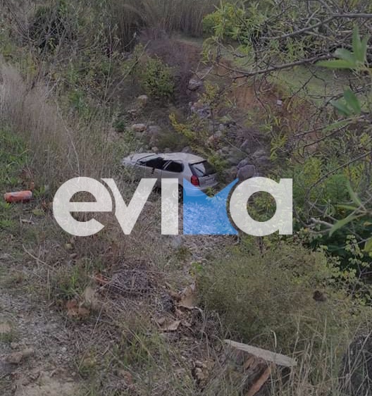 Εύβοια ΤΩΡΑ: Σοβαρό τροχαίο στον Άγιο Λουκά – ΙΧ έπεσε σε ποτάμι, εγκλωβισμένος ο οδηγός