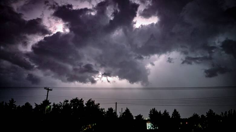 Καιρός: Ερχεται ραγδαία επιδείνωση με βροχές και καταιγίδες στην Εύβοια