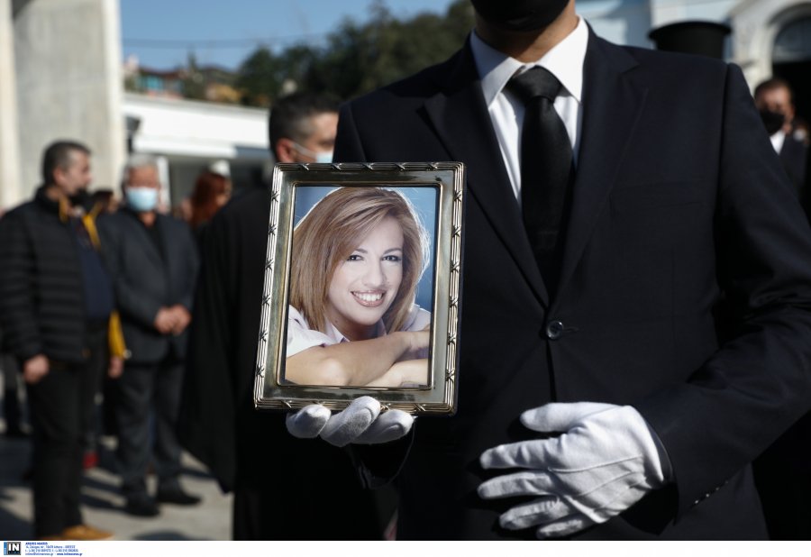 Συγκίνηση στο μνημόσυνο της Φώφης Γεννηματά, τελέστηκε το Α’ Νεκροταφείο (εικόνες)