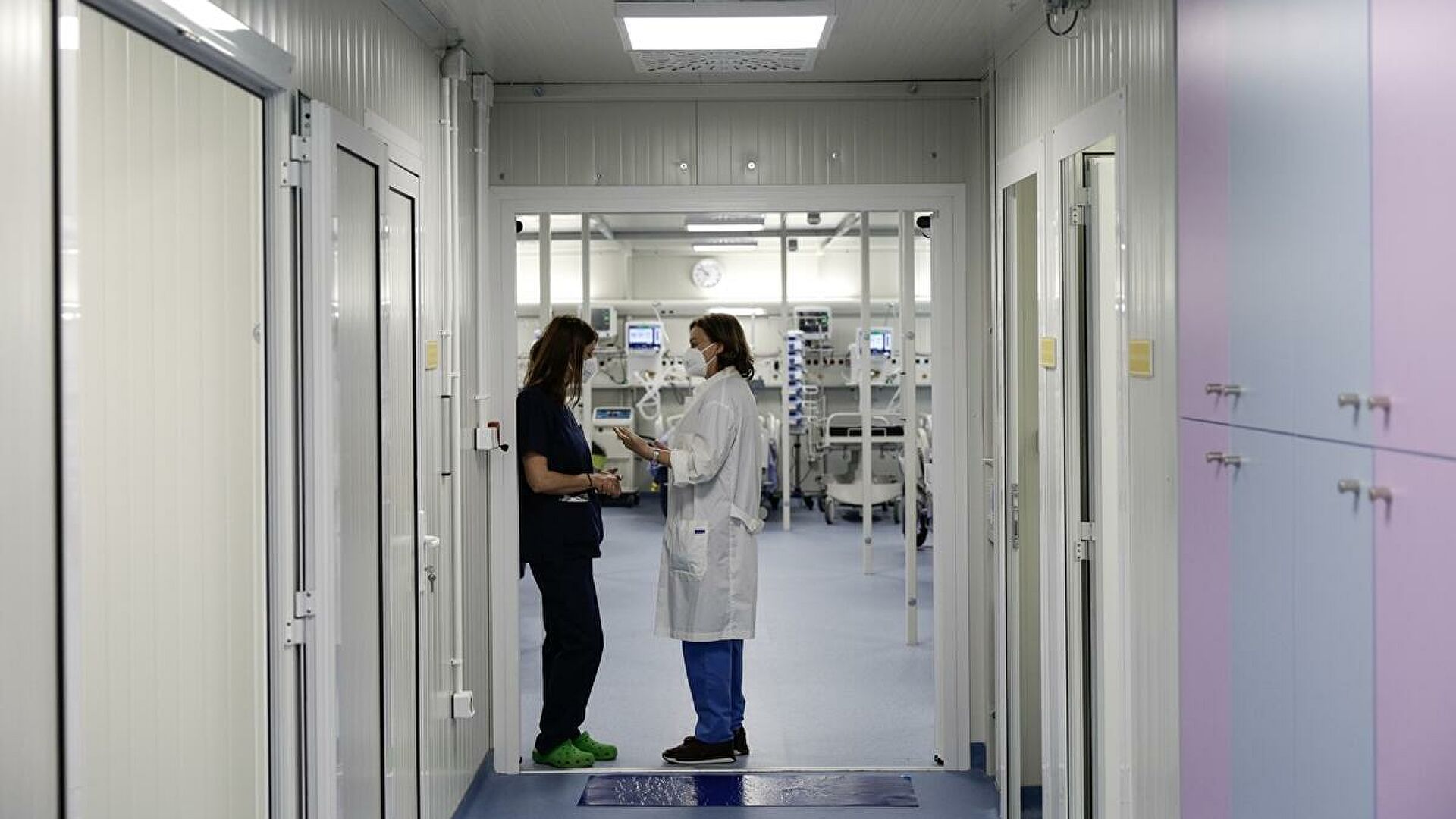 Κορονοϊός: Οριακή η κατάσταση στα νοσοκομεία – Πέθανε 34χρονος διασωληνωμένος εκτός ΜΕΘ στο «Γεννηματάς»