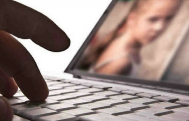 Χειροπέδες σε 23χρονο για πορνογραφία ανηλίκων μέσω διαδικτύου