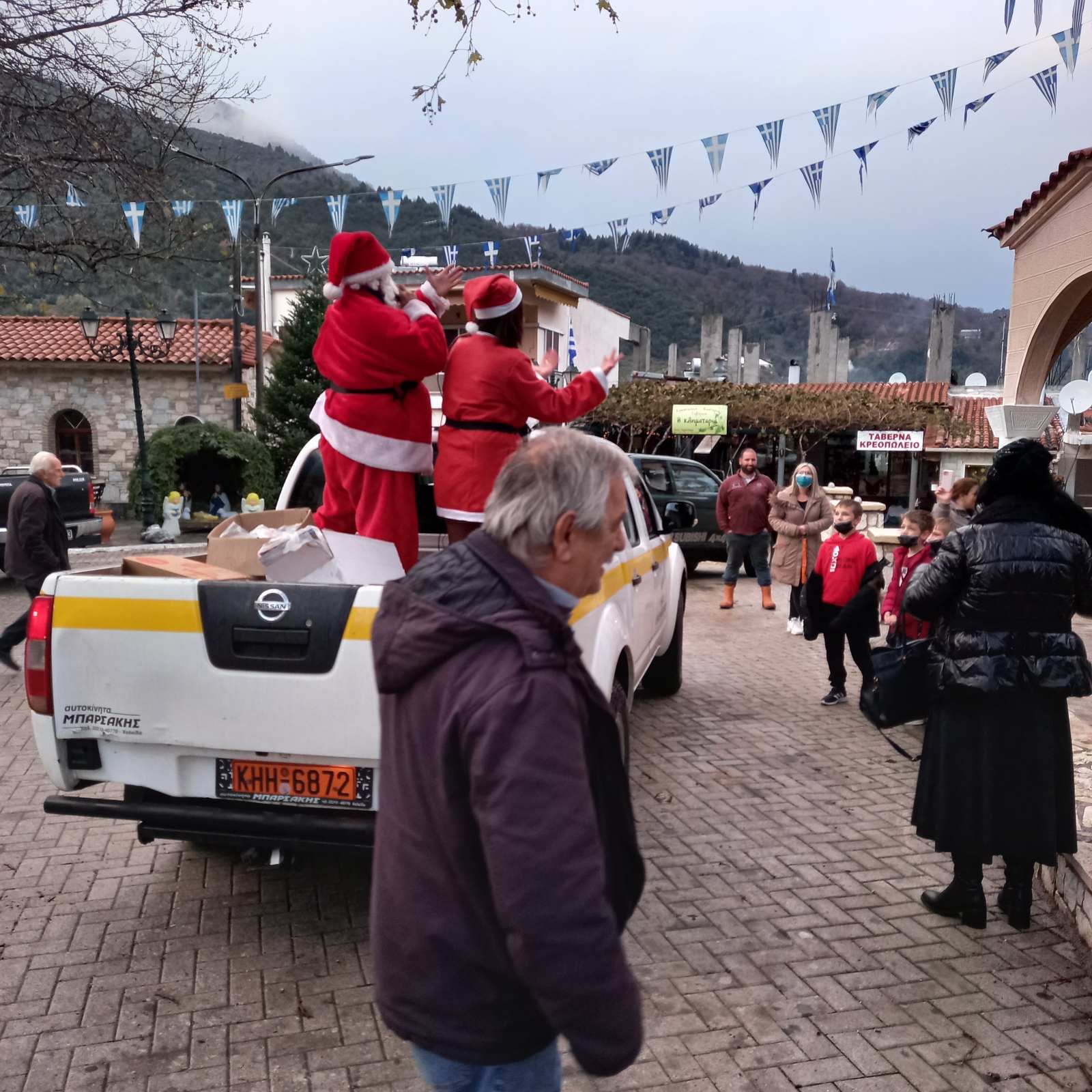 Μακρυκάπα Εύβοιας: Όμορφες γιορτινές στιγμές για τους κατοίκους του χωριού (pics)
