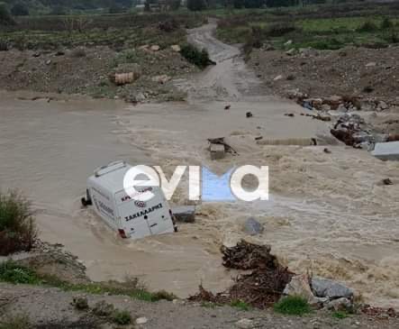 Εύβοια: Βούλιαξε αυτοκίνητο στον ποταμό Λήλα – Άγιο είχε ο οδηγός (pics)