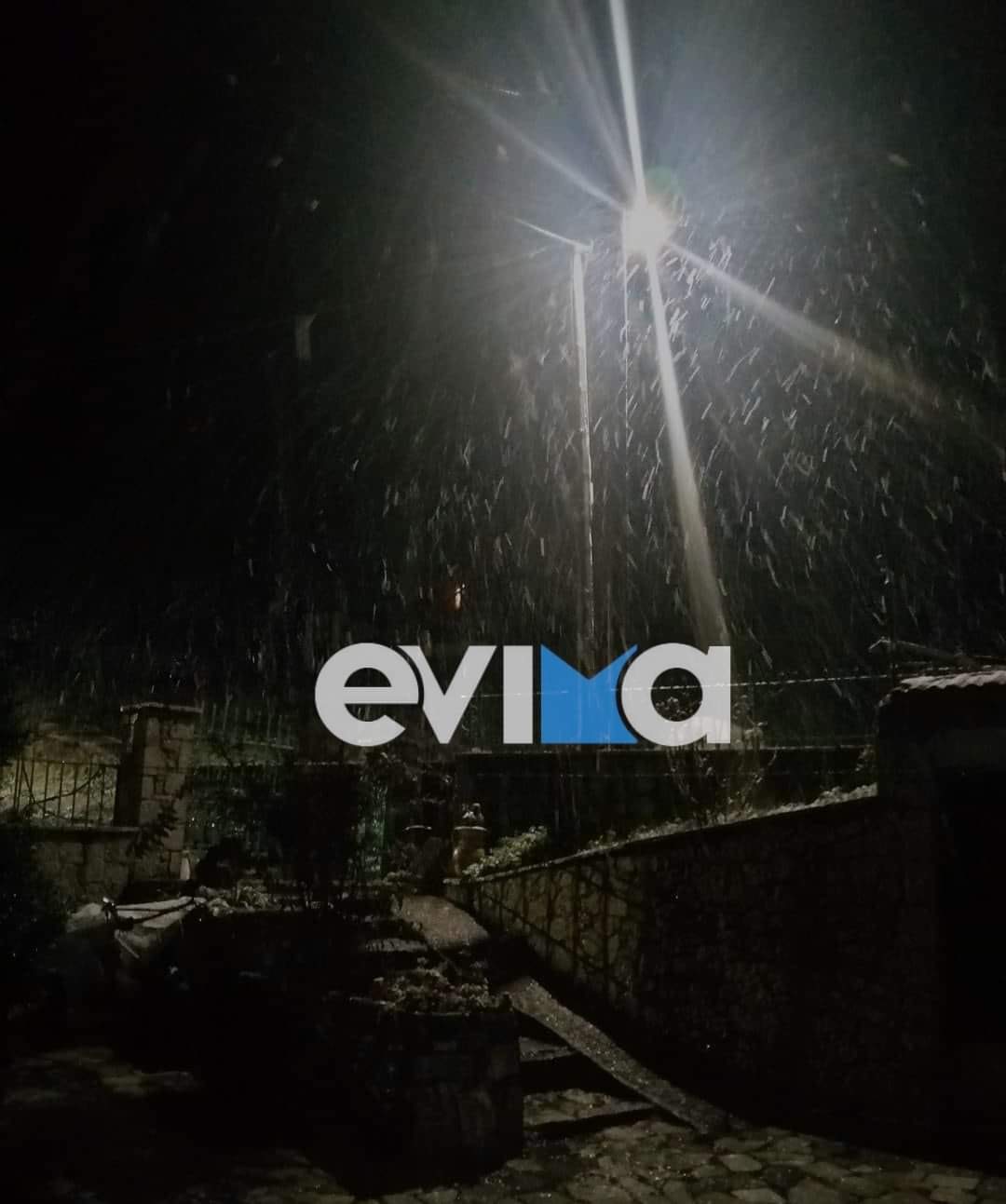 Καιρός: «Έπεσαν» τα πρώτα χιόνια στην Εύβοια – Στα «λευκά» ο Δήμος Μαντουδίου Λίμνης Αγίας Άννας