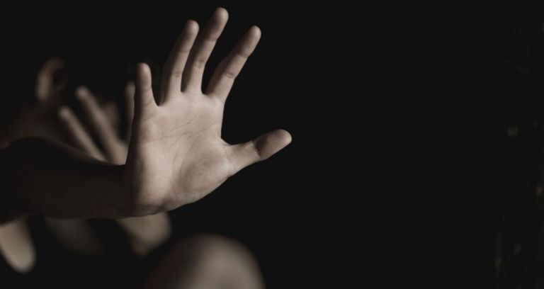 Νέο σοκαριστικό περιστατικό ενδοοικογενειακής βίας: 13χρονη κατήγγειλε τον πατέρα της για ξυλοδαρμό