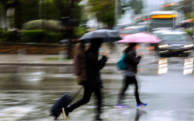 Βροχερός και σήμερα ο καιρός – Ισχυροί άνεμοι – Που θα είναι έντονα τα φαινόμενα