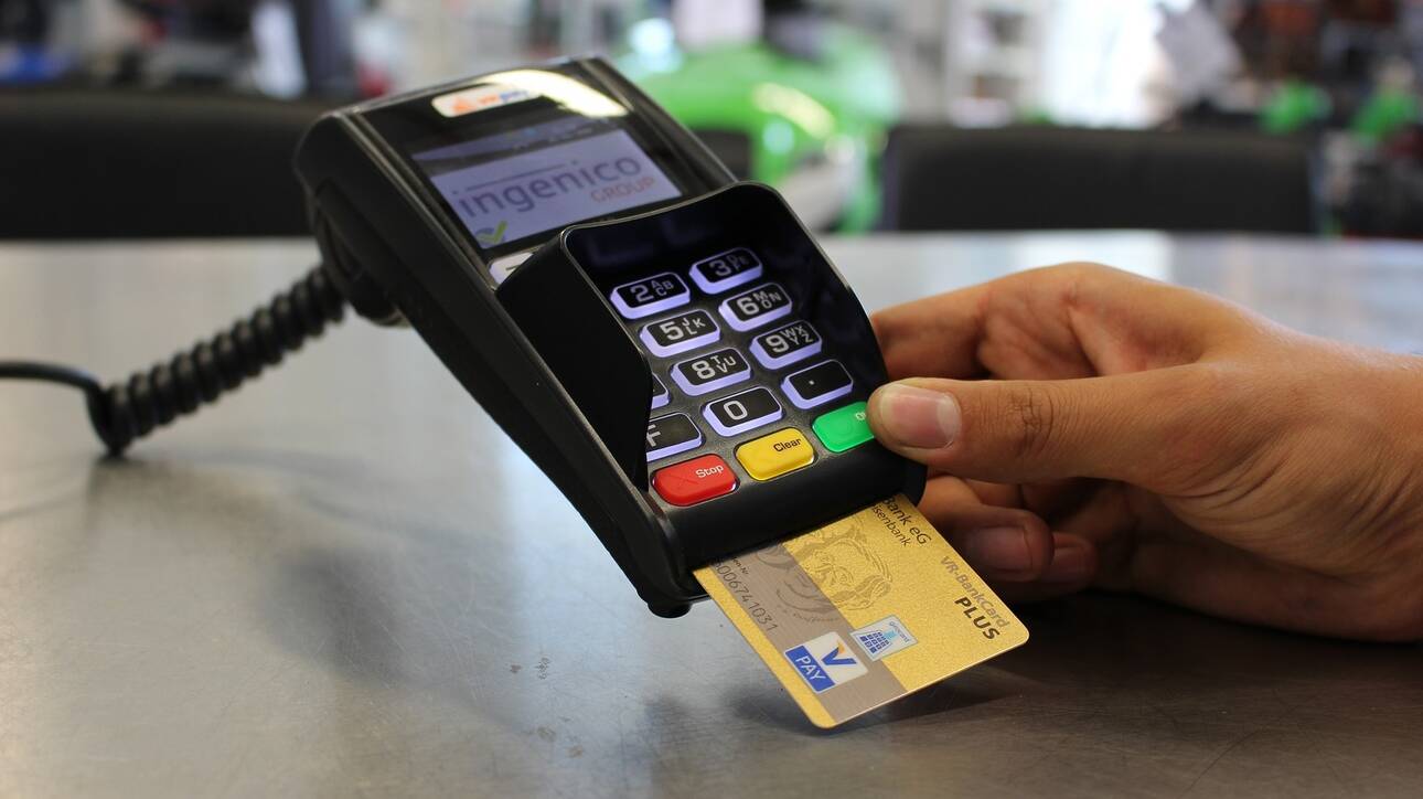 Τι αλλάζει στις ηλεκτρονικές πληρωμές από την Παρασκευή – Πώς ωφελούνται οι καταναλωτές