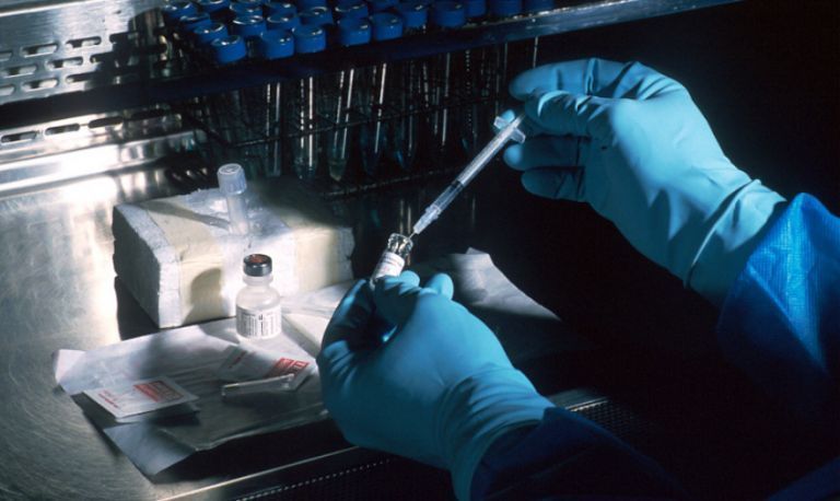 ΠΟΥ: Καθησυχαστικές οι πρώτες ενδείξεις για τη μετάλλαξη Όμικρον -Την πιάνουν τα εμβόλια, ήπια τα συμπτώματα
