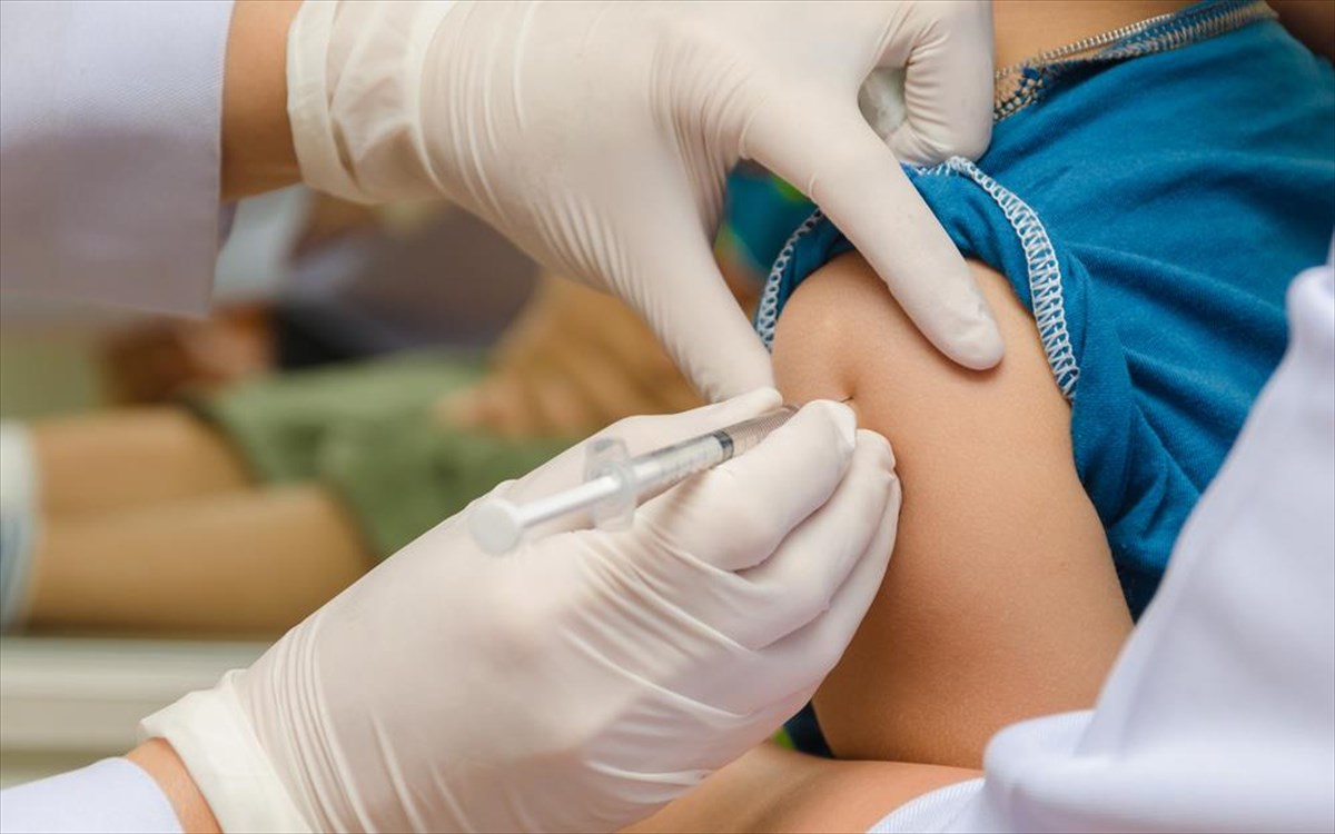Εμβολιασμός παιδιών 5-11 ετών: Οι παρενέργειες από το εμβόλιο και τι ισχύει με την δεύτερη δόση
