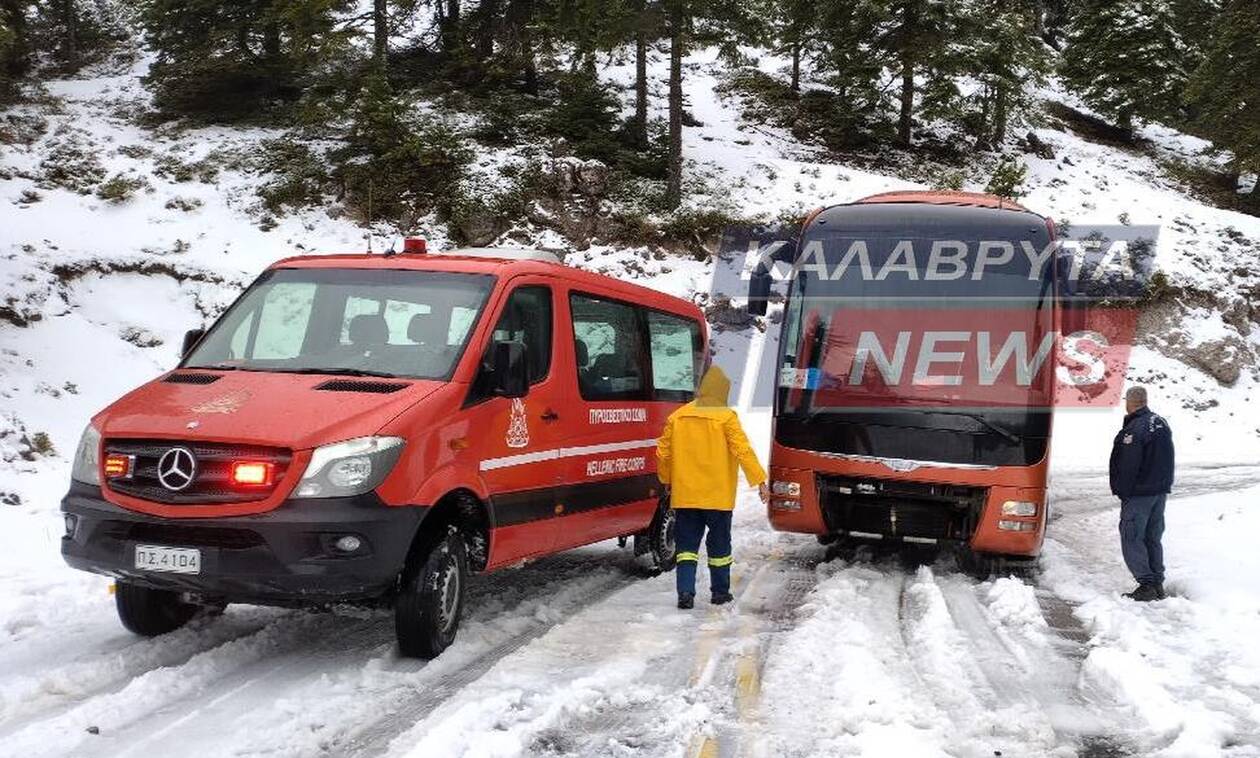 Καλάβρυτα: Περιπέτεια για 30 επιβάτες τουριστικού λεωφορείου – Ακινητοποιήθηκε στα χιόνια