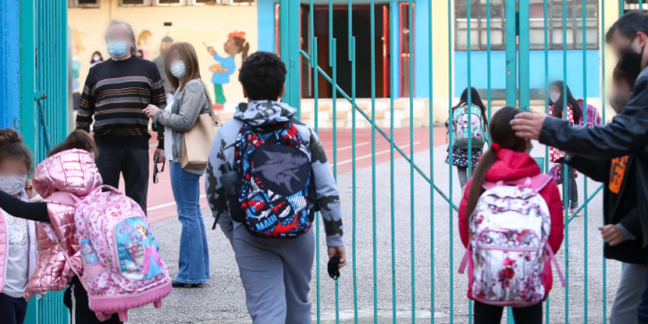 Σχολεία: Πότε επιστρέφουν στα θρανία οι μαθητές μετά το Πάσχα – Πότε κλείνουν για καλοκαίρι