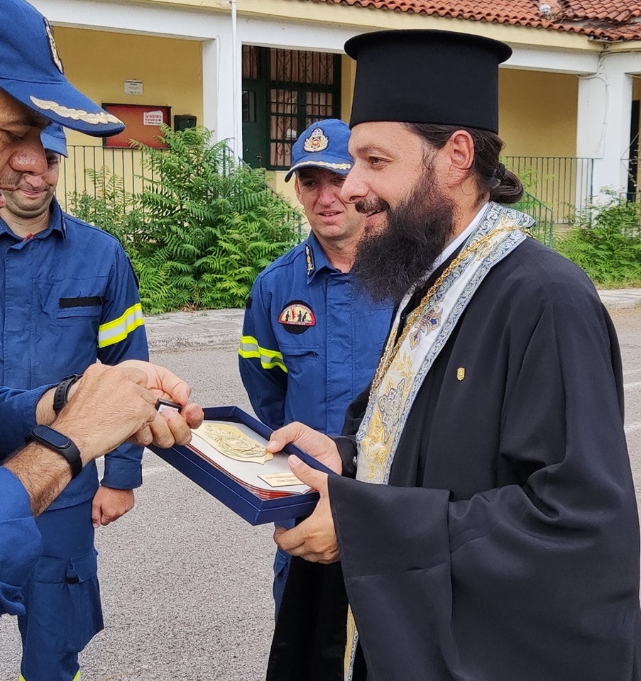 Εύβοια: Θρηνούν οι εθελοντές του Προκοπίου για τον θάνατο του πατέρα Νικόλαου Βερνέζου – Ήταν “Φάρος” της τοπικής εκκλησίας