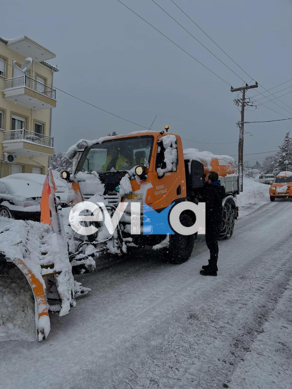 Κύμη: «Κρατάμε ανοιχτό το οδικό δίκτυο – Τα μηχανήματα δίνουν μάχη», λέει ο αντιδήμαρχος