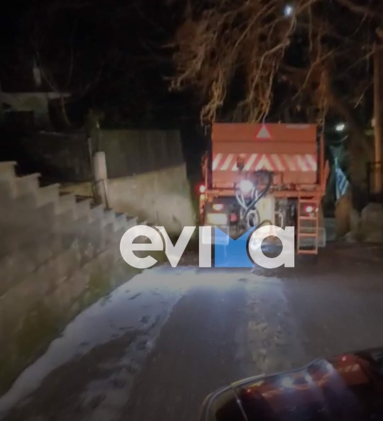 Στην «κατάψυξη» η Εύβοια με ισχυρό παγετό  – Αλάτι στους δρόμους της Στενής ρίχνουν τα μηχανήματα