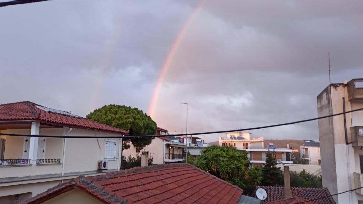 Εύβοια: Ουράνιο τόξο σκέπασε το Αλιβέρι (pics)