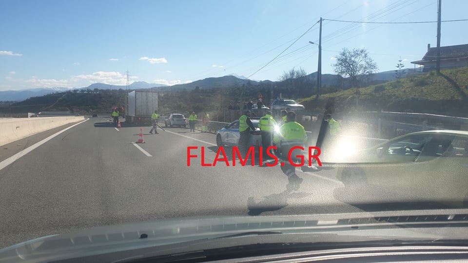 Τράκαρε, κατέβηκε από το αυτοκίνητο και την παρέσυρε φορτηγό! Νεκρή 22χρονη Τράκαρε, κατέβηκε από το αυτοκίνητο και την παρέσυρε φορτηγό! Νεκρή 22χρονη