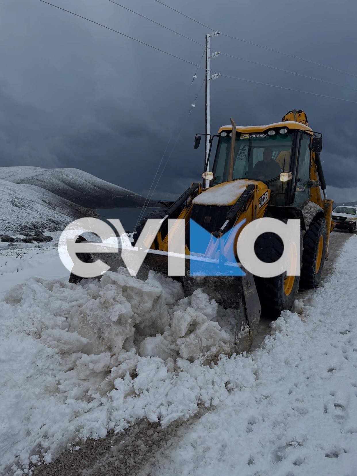 Δήμαρχος Σκύρου στο evima.gr: «Είμαστε πάνω στα μηχανήματα και κρατάμε τους δρόμους ανοιχτούς, αναμένουμε πολύ χιόνι»