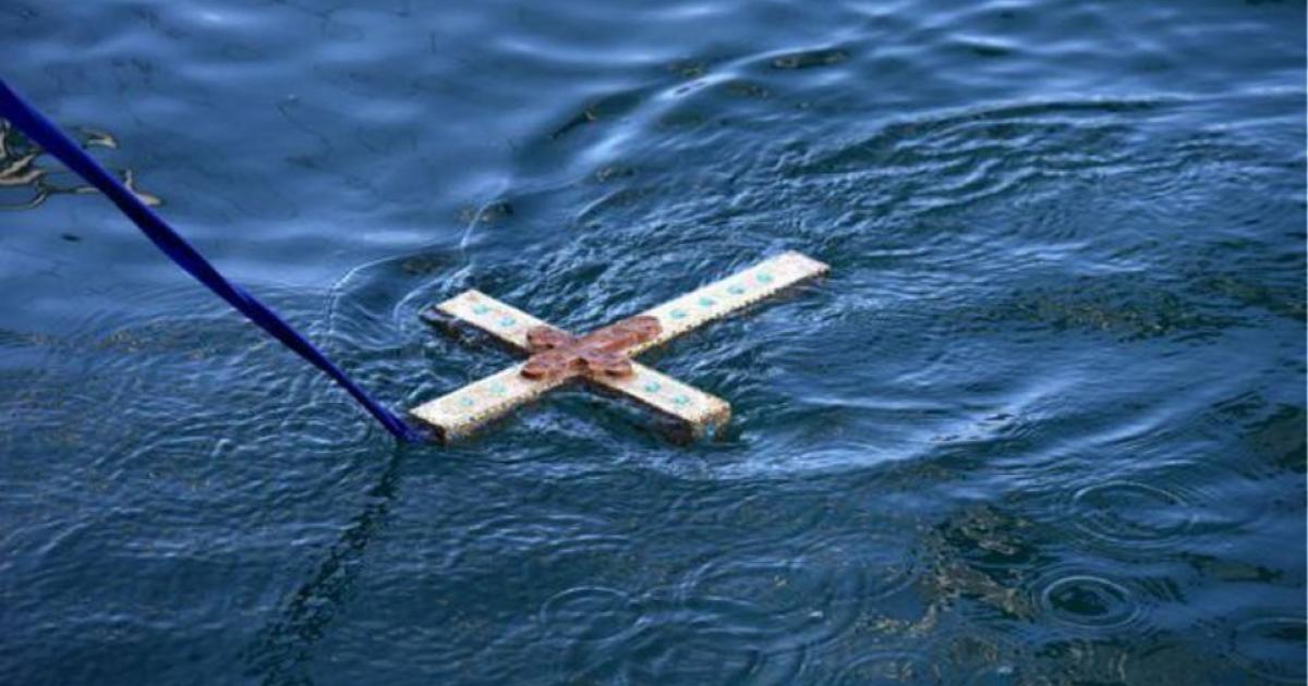 Εύβοια: Θεοφάνεια στη Νέα Αρτάκη με ρήψη του Σταυρού στη θάλασσα