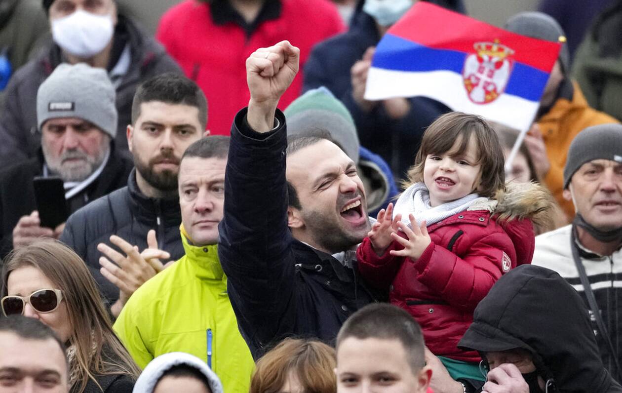 Νόβακ Τζόκοβιτς: Στο… πόδι το Βελιγράδι – Εκατοντάδες Σέρβοι στους δρόμους (video+photos)