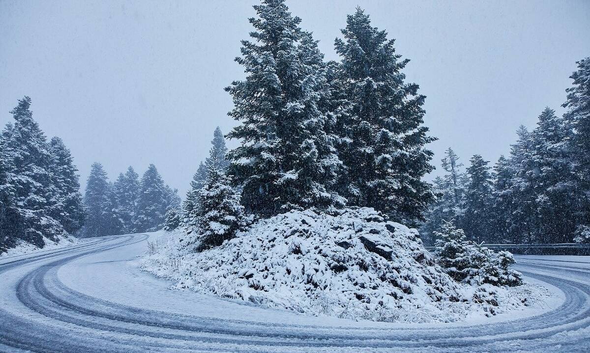 Καιρός: Βροχές και χιόνια στα ορεινά της Εύβοιας – Νέα πτώση της θερμοκρασίας